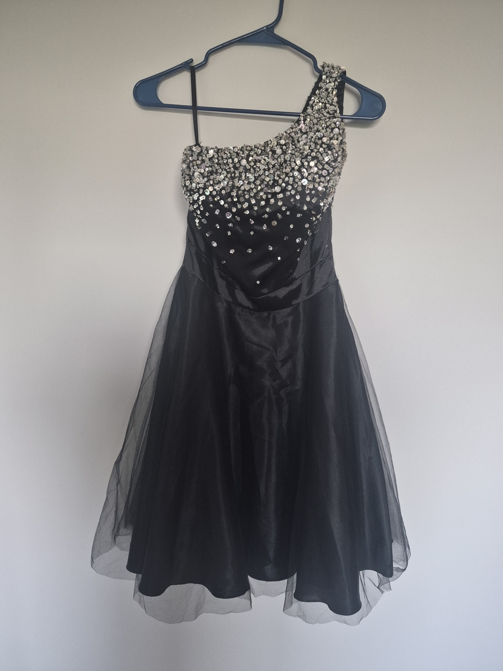 Black One-Shoulder Prom Dress with Crystal Embellishment